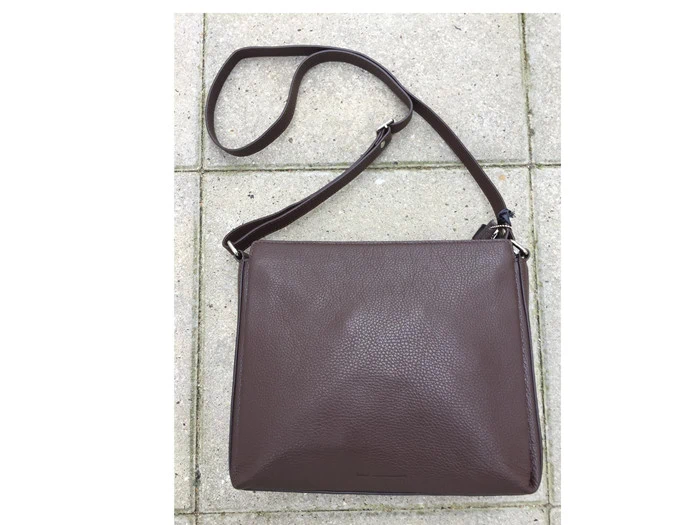 Taske fra BelSac i mørkebrunt skind fra Lædermagasinet