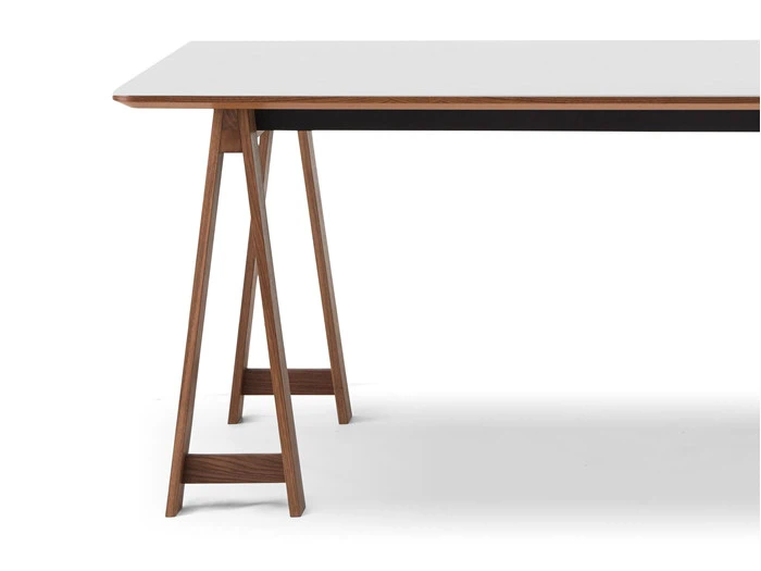 LOFT-101 dansk designet valnødde spisebord fra PBJ Designhouse