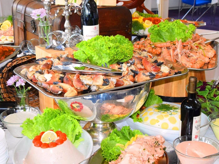 Festarrangement med menu for 20 personer med 3 retter ved Løgstør Parkhotel