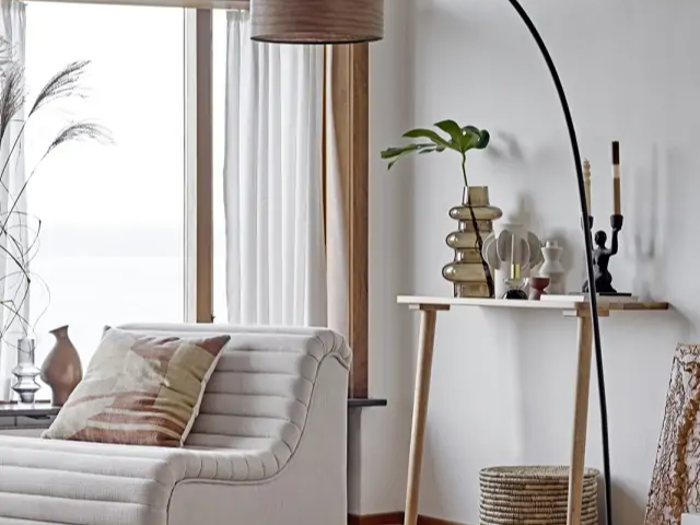 Bloomingville, Lucie, Lysestage, Sort, Polyresin, L:18 x H:23 x B:11 cm