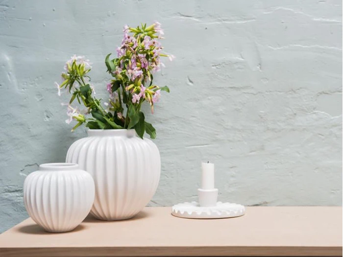 2 stk. Schollert vaser og 2 stk. lysestage fra Lucie Kaas - hvid