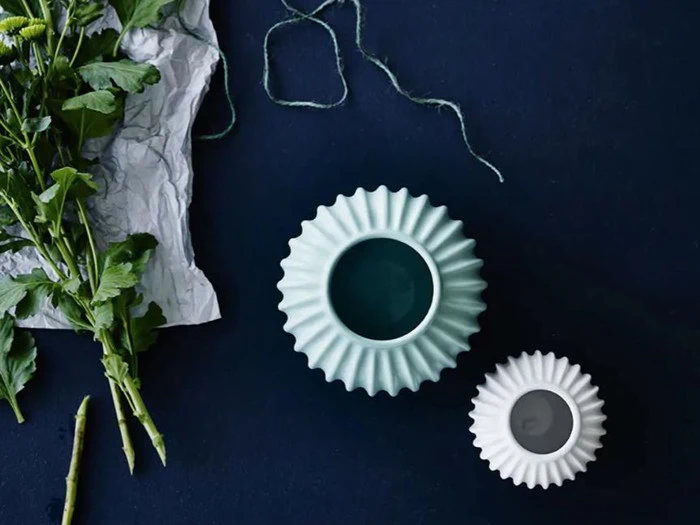 2 stk. Schollert vaser og 2 stk. lysestage fra Lucie Kaas - hvid