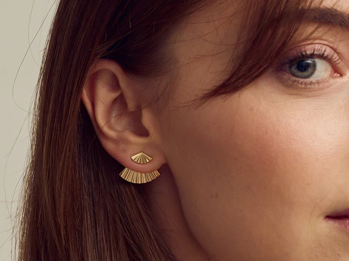 GRUNDLED, Luna, Øreringe, Forgyldt, 18 karat forgyldt messing, Vifte B:20xH:18, B:10xH:5mm