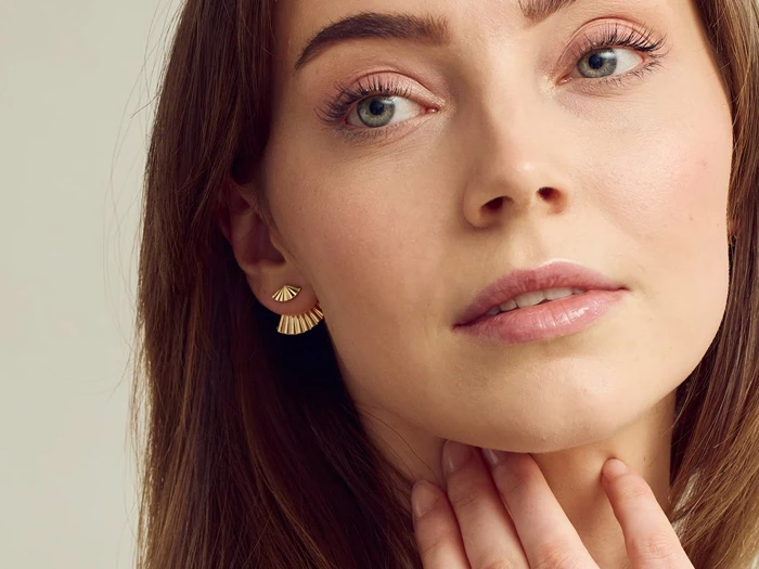 GRUNDLED, Luna, Øreringe, Forgyldt, 18 karat forgyldt messing, Vifte B:20xH:18, B:10xH:5mm