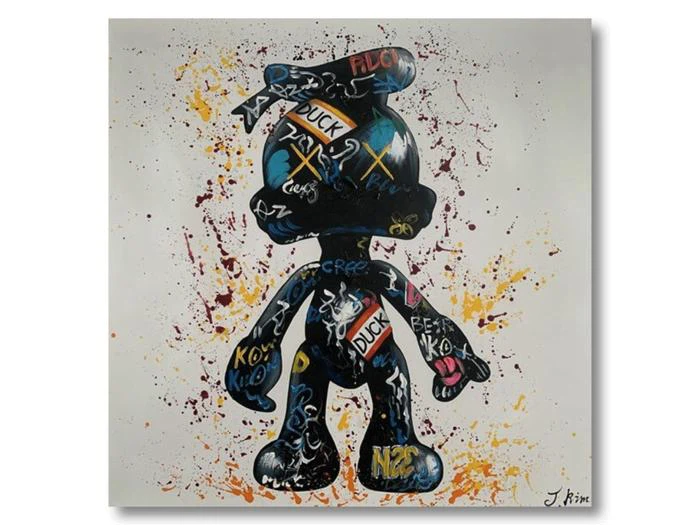 En silhuet i graffitistil af en tegneserieand, dækket af farverige tags og skriblerier, står på en hvid baggrund.