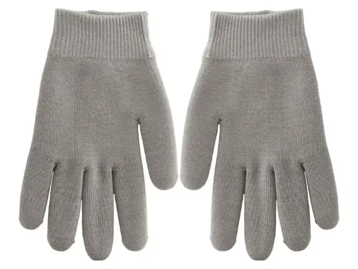 Fodscrub m. rolig cedertræ & 2 stk. Moisturising handsker m. e-vitamin fra Meraki