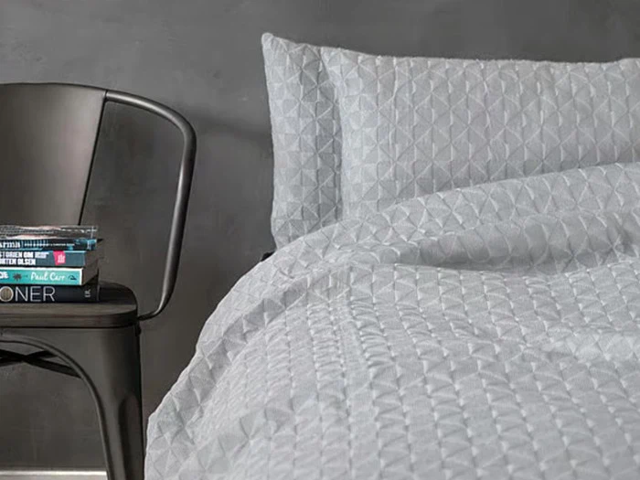 Mette Ditmer, BUTTERFLY, Sengetæppe, Lys grå, 240 x 250 cm