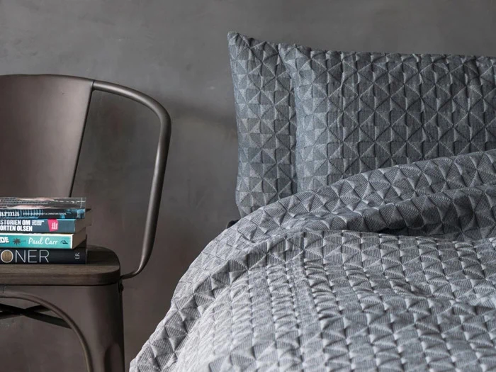 BUTTERFLY Sengetæppe i Mørk grå fra Mette Ditmer - 240 x 250 cm