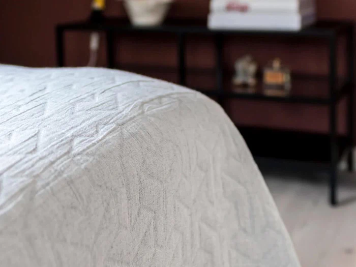 Mette Ditmer, TRIO, Sengetæppe, Lys grå, 140 x 250 cm