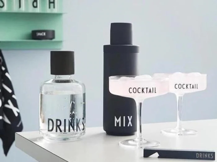 4 stk cocktail glas og 1 mixer fra Design Letters