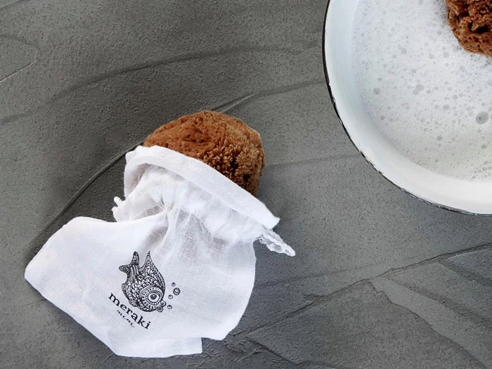 Baby håndklæde og badesvamp fra Meraki.