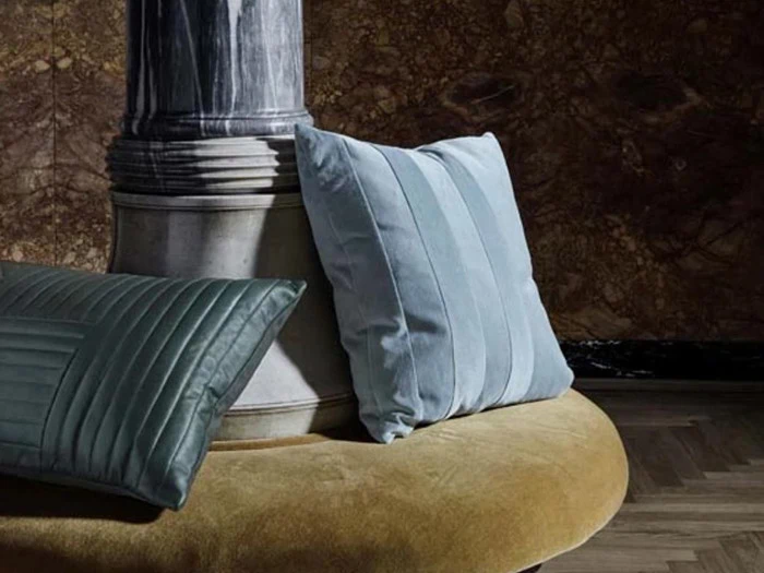 MOTUM pude i læder med naturfyld fra AYTM - forest