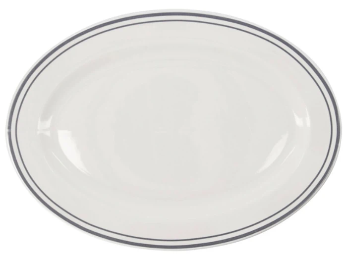 En tom hvid oval tallerken med en dobbelt mørkegrå kant langs randen, set ovenfra.
