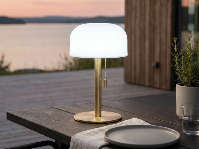 Nordic Flame, Bordlampe, Trådløs LED, Inkl. fjernbetjening, Messing, H:26 cm