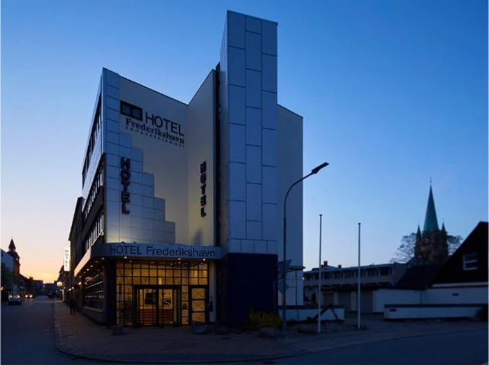 Ophold for 2 på Hotel Frederikshavn inkl. menu på Bones