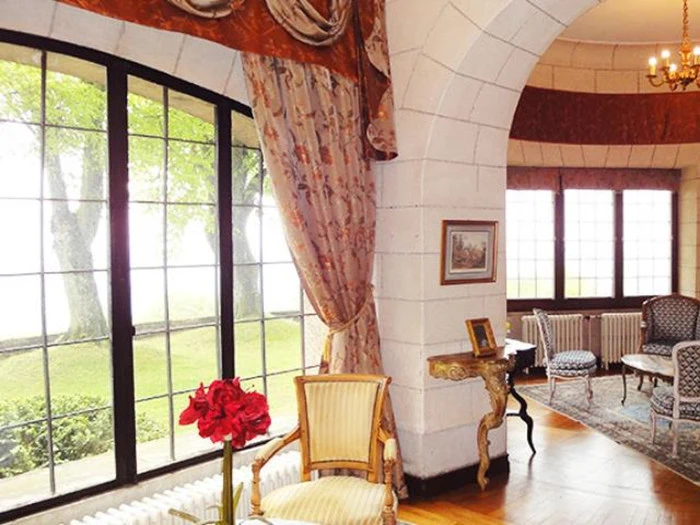 Slotsophold for 2 personer i tårnværelse på Hattonchâtel Château i Frankrig - Lynauktion