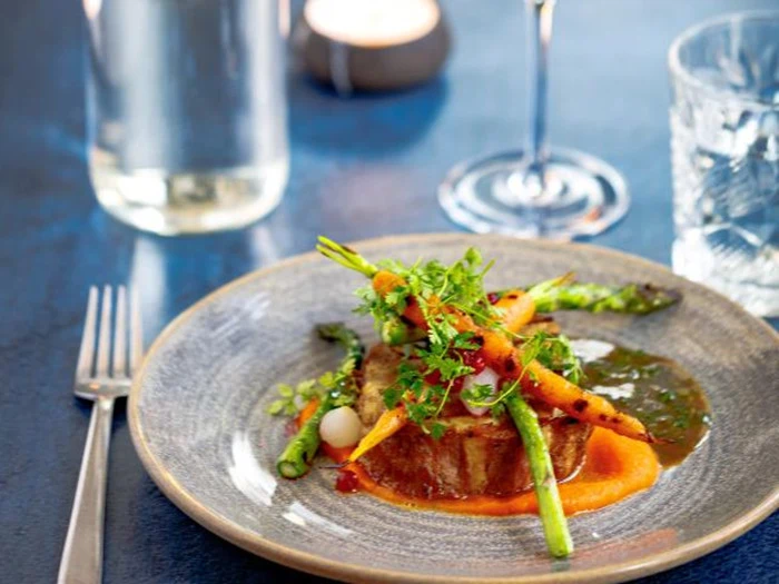 Valgfri 3-retters menu for 2 personer hos Restaurant Ombord i Århus