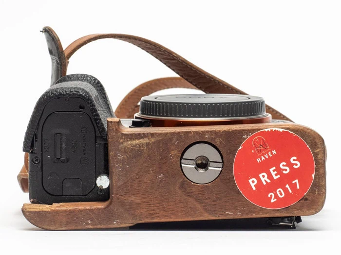 Jan Grarups udtjente Sony a7II kamera samt billede og bog