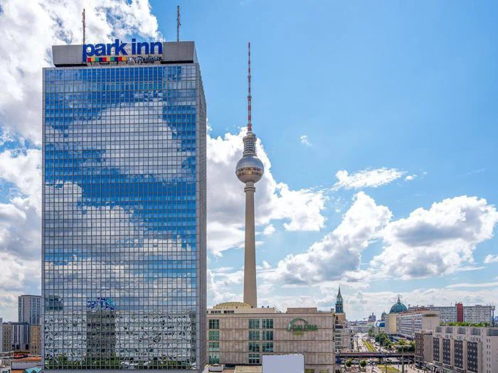 Miniferie i Berlin på 4-stjernet superior hotel - Førsteklasses beliggenhed ved Alexanderplatz