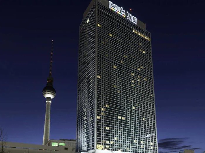 Miniferie i Berlin på 4-stjernet superior hotel - Førsteklasses beliggenhed ved Alexanderplatz