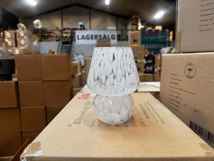 Halim vase i hvid glas fra Bloomingville