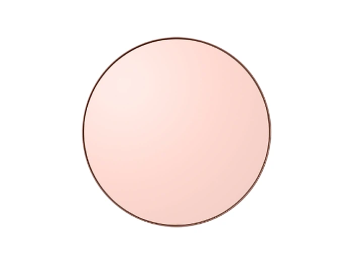 Et rundt spejl med en tynd, brun ramme, der reflekterer en blød rosa nuance, centreret på en hvid baggrund.