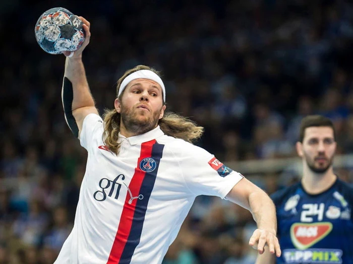 Signeret Mikkel Hansen trøje, sko og pandebånd