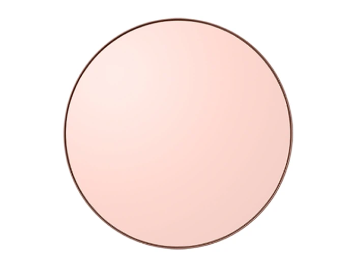 Et rundt spejl med en tynd, metallisk ramme og en subtil rosa nuance på en almindelig hvid baggrund.
