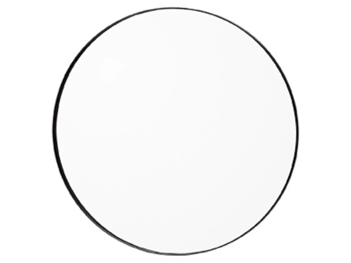 Et enkelt, rundt spejl med en tynd, sort ramme, fotograferet mod en hvid baggrund.