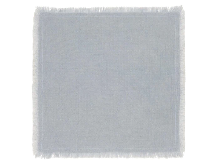 En lyseblå, firkantet stofserviet med bløde, frynsede kanter, der vises fladt mod en hvid baggrund.