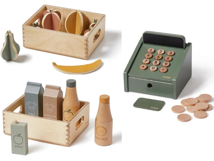 Legetøjssæt i træ med frugtstykker, mælke- og juicekartoner, et kasseapparat, legemønter og en træbakke, alt sammen designet til købmandsleg.
