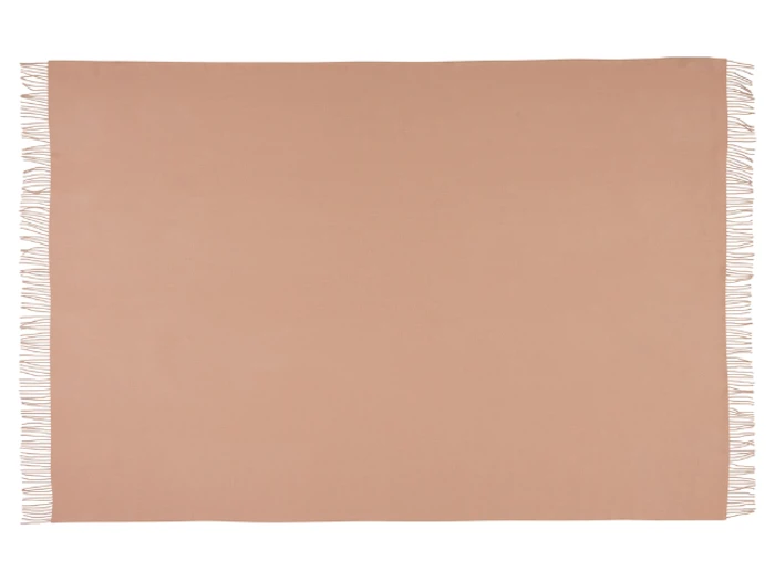 Et rektangulært lysebrunt tæppe med korte frynser på venstre og højre kant, vist fladt mod en hvid baggrund.