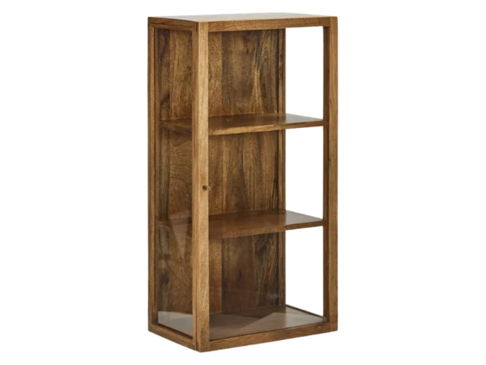 En væghængt metalhylde med flad bagside, frontstang og underkant til opbevaring af genstande, egnet til opbevaring eller udstilling.