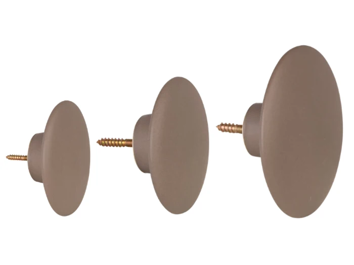 Tre runde, taupefarvede vægkroge med skruer, vist i størrelserne small, medium og large, anbragt på række mod en hvid baggrund.