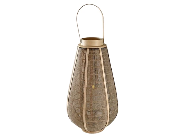En høj, dråbeformet lanterne med et vævet, netlignende ydre og et metalhåndtag i toppen.