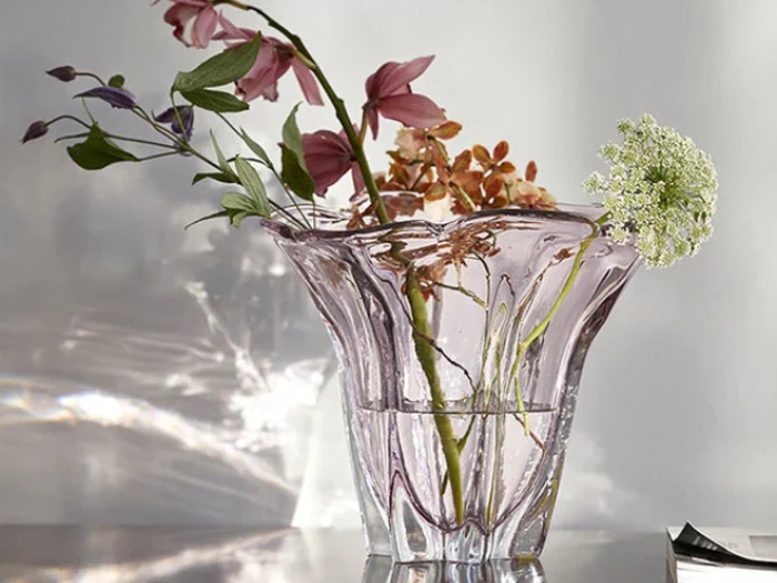 Flotta vase i lyserød glas fra Nordal