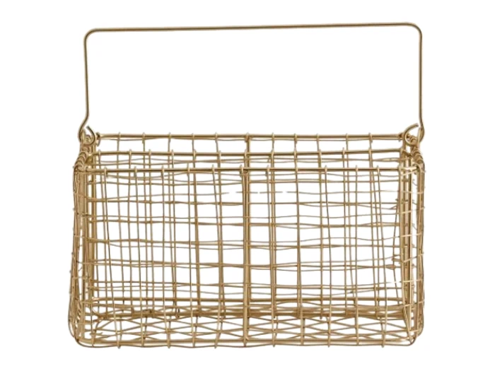 En kurv af guldtråd med rektangulær form og opretstående hank, vist på en hvid baggrund.