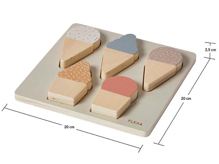 Et is-puslespil i træ med fem pastelfarvede brikker på en firkantet base, der måler 20 x 20 x 2,5 cm. Mærkenavnet FLEXA er trykt på basen.