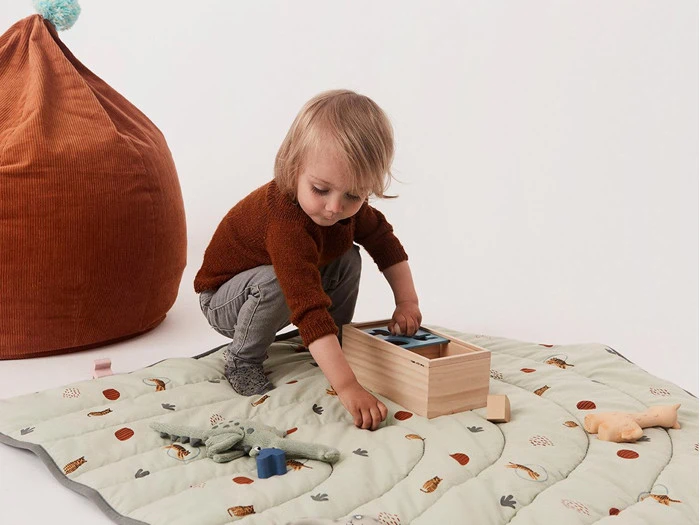 Hunden Slinkii & puttekasse fra OYOY