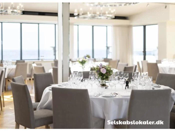 OVERNATNING FOR 2 PERSONER PÅ KURHOTEL SKODSBORG