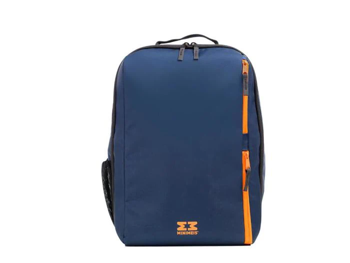 En blå rygsæk med sorte sider, en orange lynlås og et gult MINIMES-logo på forsiden, vist på en hvid baggrund.