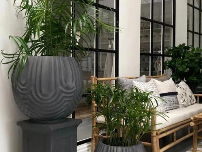 Lene Bjerre, Sarah skjuler, mørk cement, fiberler, Ø49