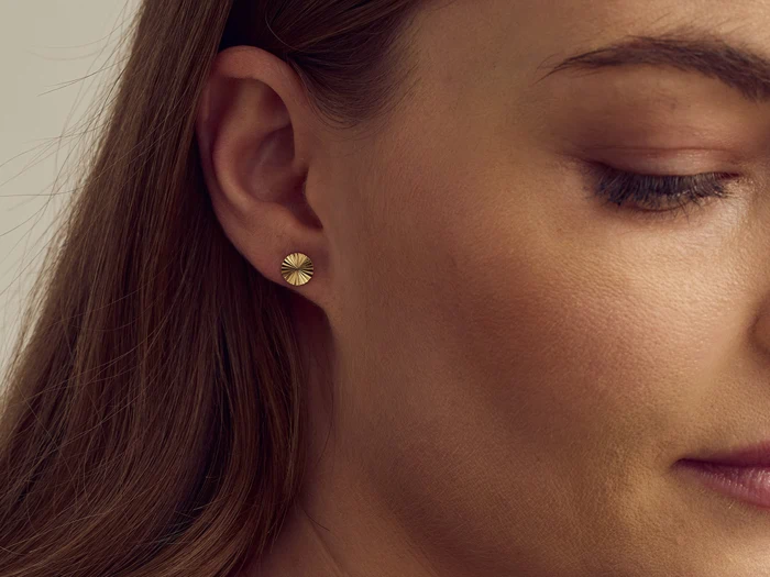 GRUNDLED, Scarlett, Ørestikkere, Forgyldt, 18 karat forgyldt messing, Dia:7 mm