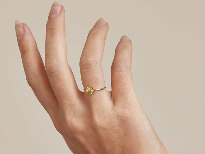 GRUNDLED, Scarlett, Ring, Forgyldt, 18 karat forgyldt messing, Justerbar