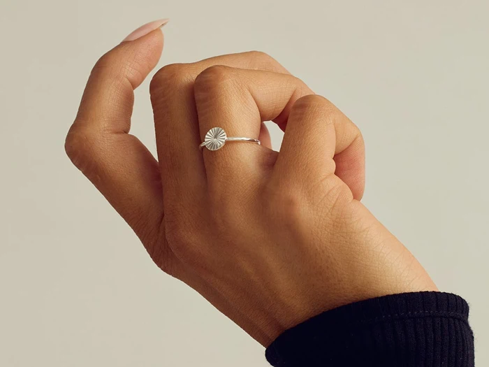 GRUNDLED, Scarlett, Ring, Sølvbelagt, Sterling sølvbelagt messing, Justerbar