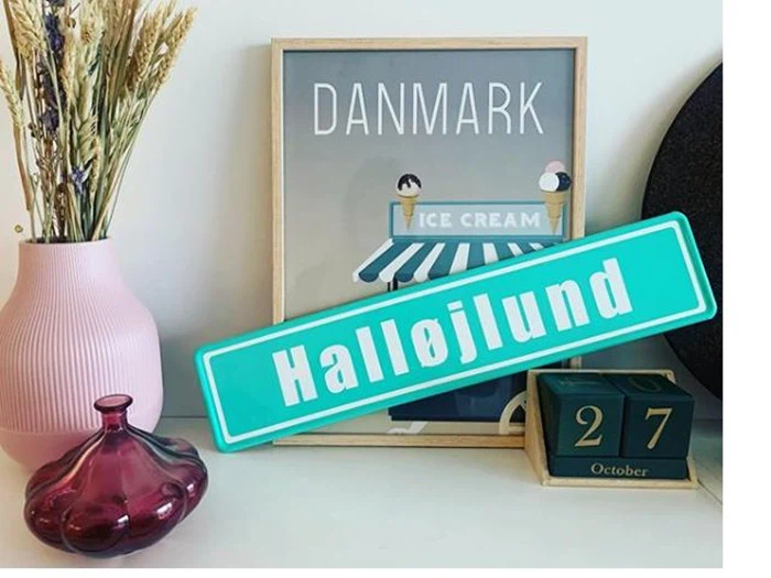 Personligt vejskilt i metal med valgfri tekst