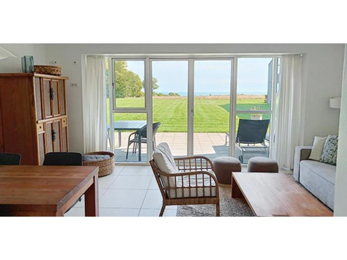 3. maj - 17. maj 2026: Ferie i Ballen Strandpark med morgenbuffet på Ballen Badehotel (4 personer)