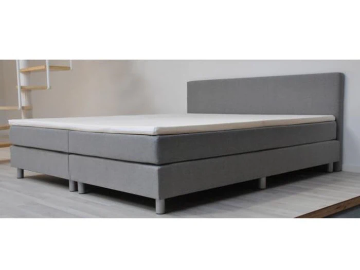 Appear seng 140 cm med gavl fra COUZ