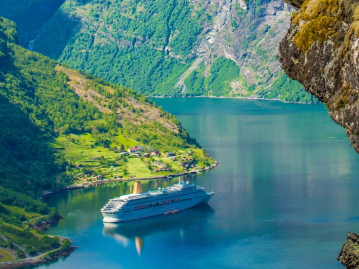 Last minute: Krydstogt for 2 med helpension til Norske Fjorde (30. maj - 06. juni 2026)