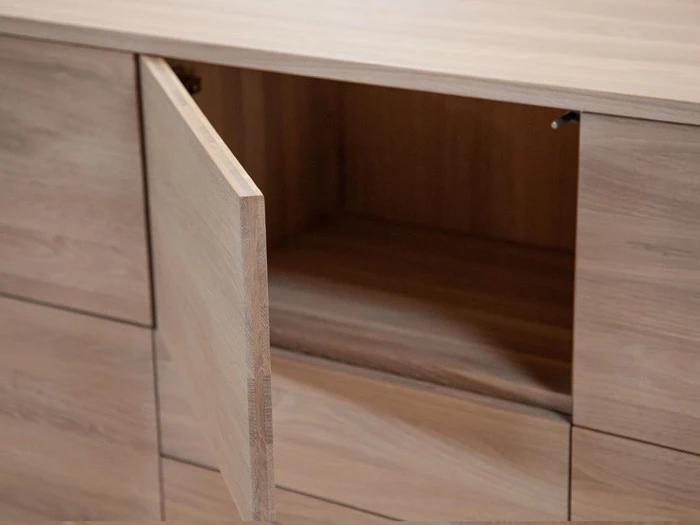 Massiv egetræsskænk fra Kristensen:Kristensen